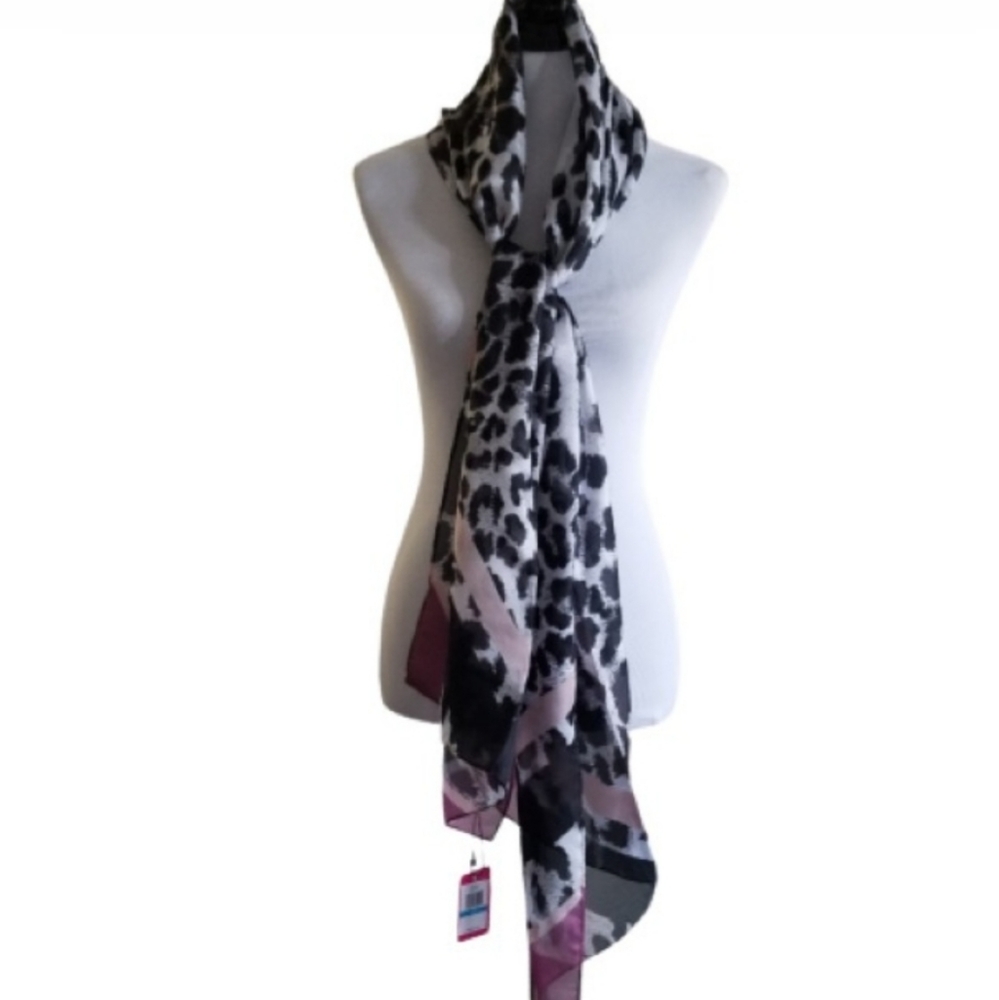🆕️⬇️🎉HOST PICK🎉 Vince Camuto Leopard Print With Pop Stripe Scarf